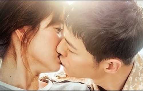 Shi Jin (Song Joong Ki) đã dành cho Kang Mo Yeon (Song Hye Kyo) nụ hôn say đắm